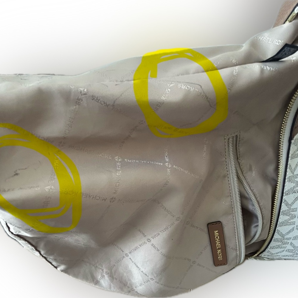 Michael Kors Tan and White Hobo Bag - Picture 7 of 8